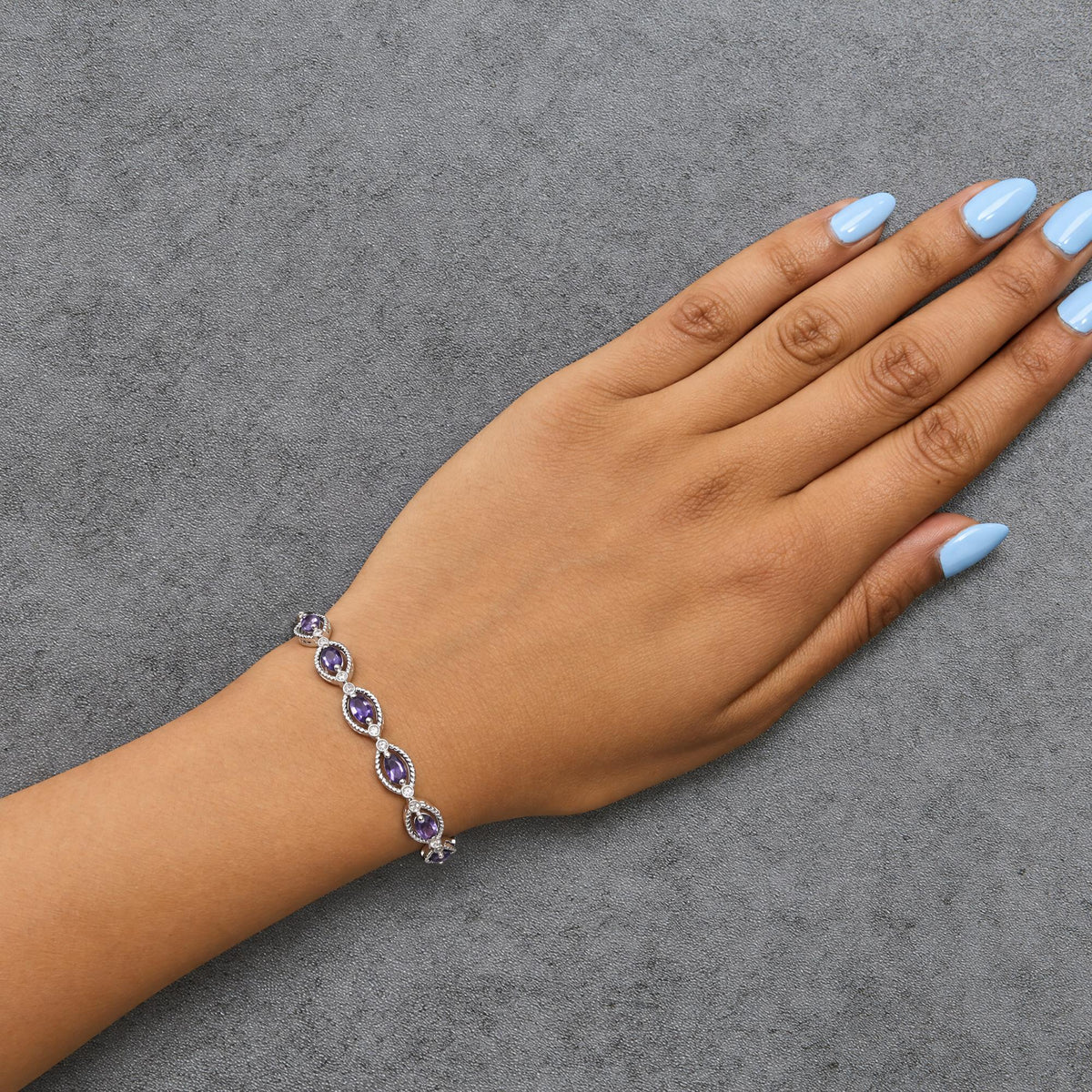 Sterling Silver Oval Purple Amethyst and 1/10 Cttw Diamond Link Bracelet