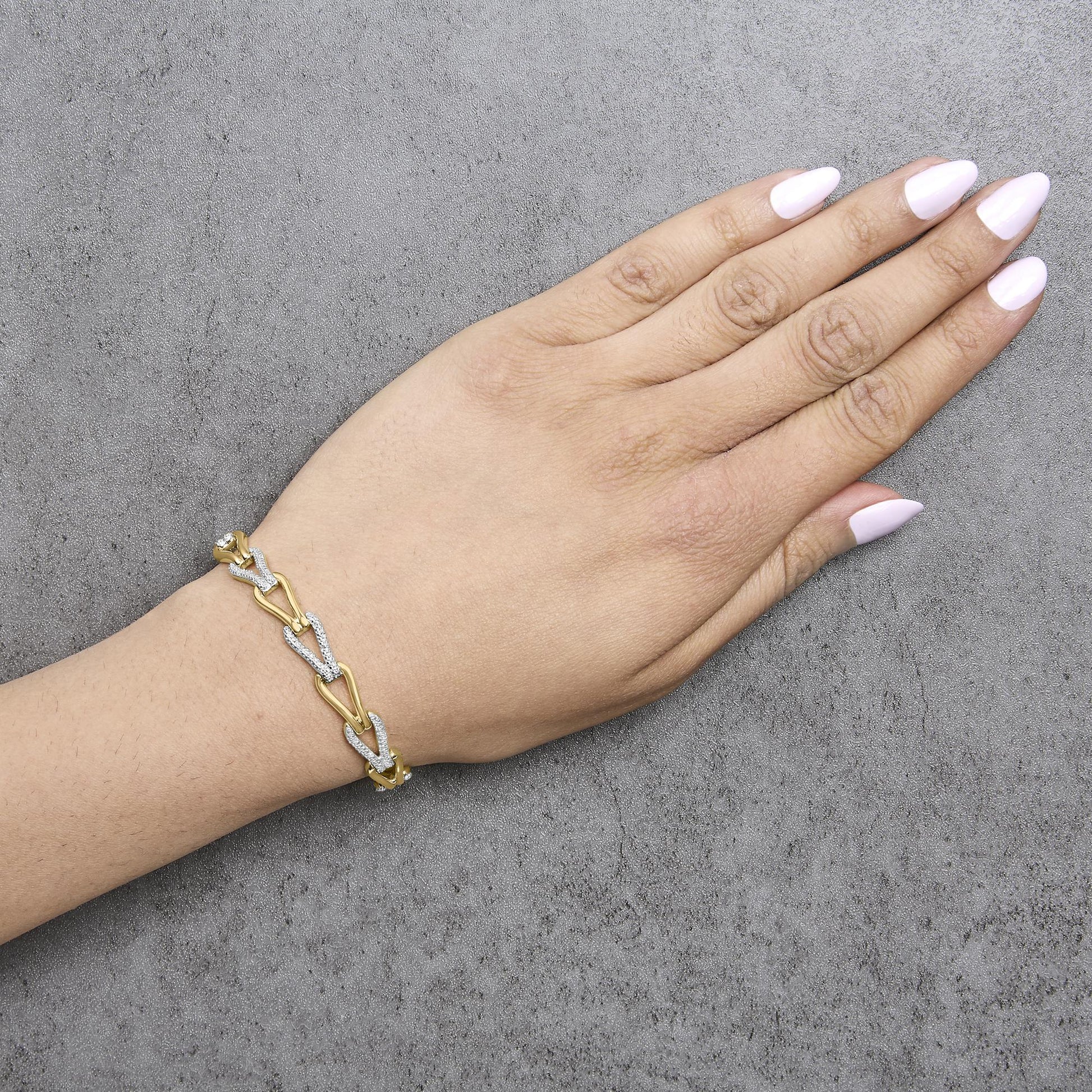 Gold Vermeil 1/7 Cttw Diamond Bold Knot Link Bracelet