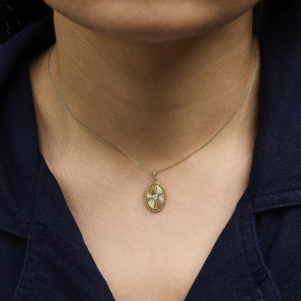 14K Yellow Gold Diamond Accent Oval Fluted Medallion Pendant Necklace