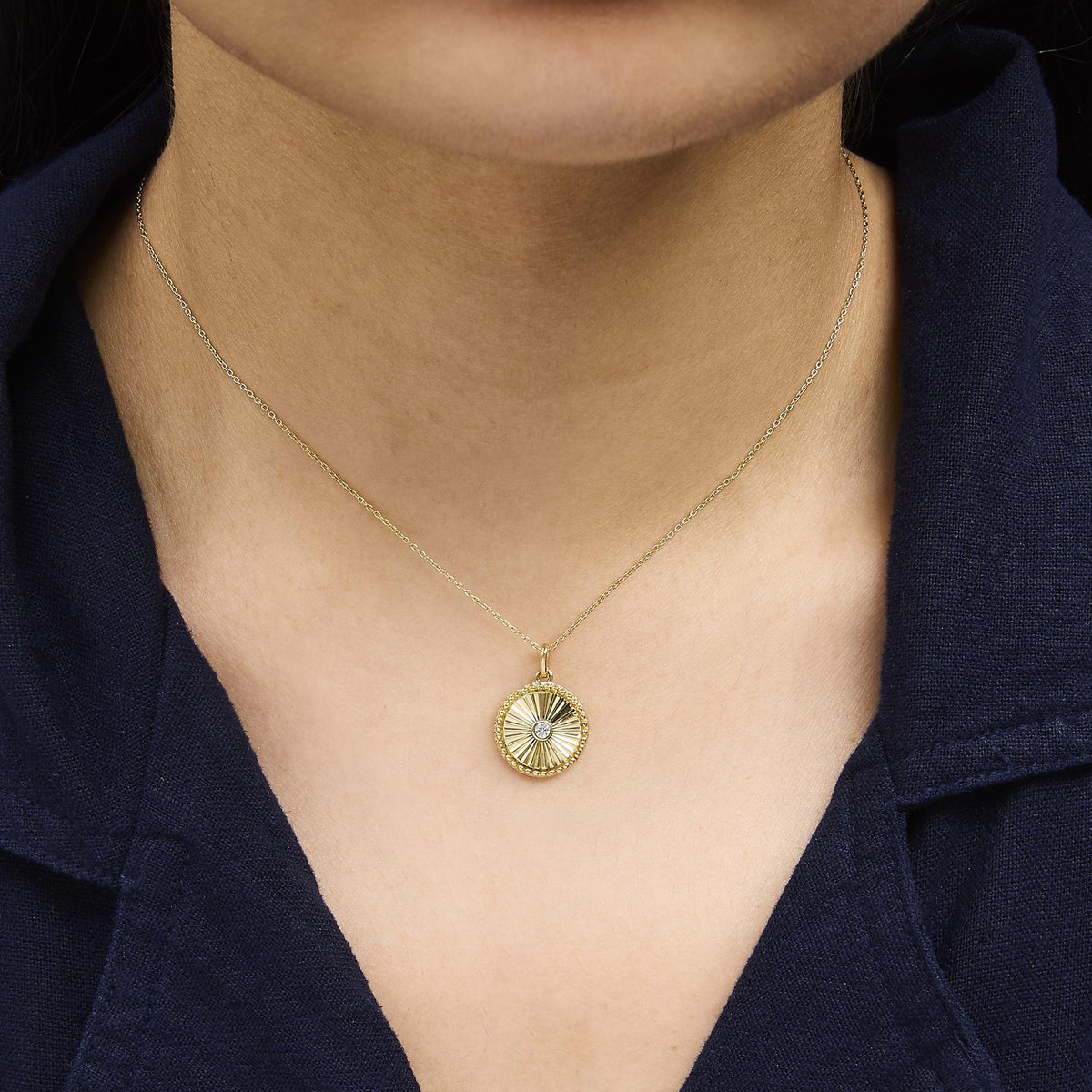 14K Yellow Gold Diamond Accent Circle Fluted Medallion Pendant Necklace