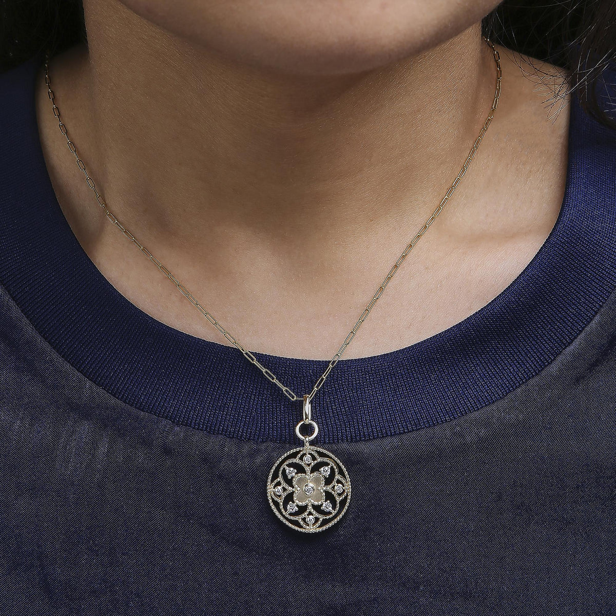 14K Yellow Gold 1/4 Cttw Diamond Openwork Medallion Pendant Necklace