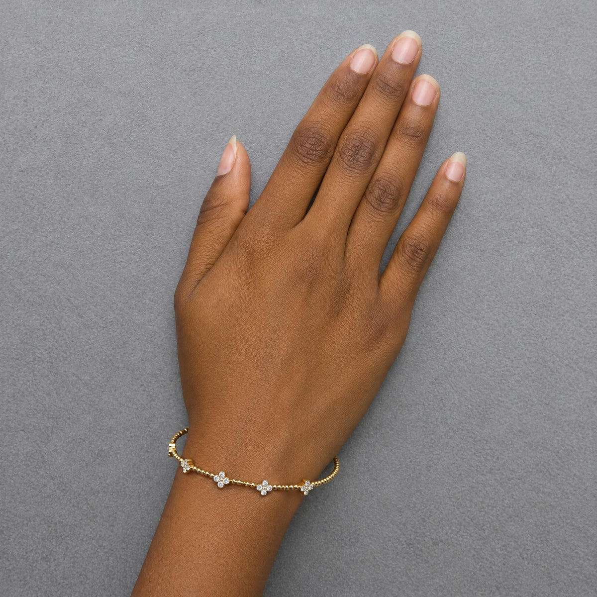 14K Gold 1/2 Cttw Diamond Flower Station Beaded Flexible Bangle Bracelet