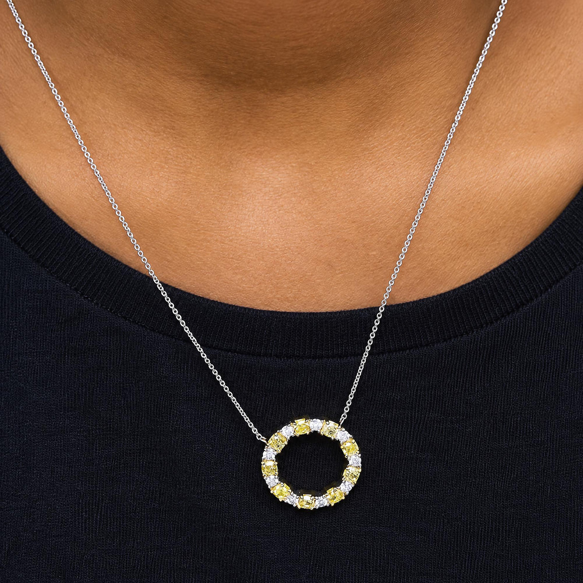 18K White and Yellow Gold 2 1/4 Cttw Alternating Yellow and White Diamond Open Circle Pendant Necklace