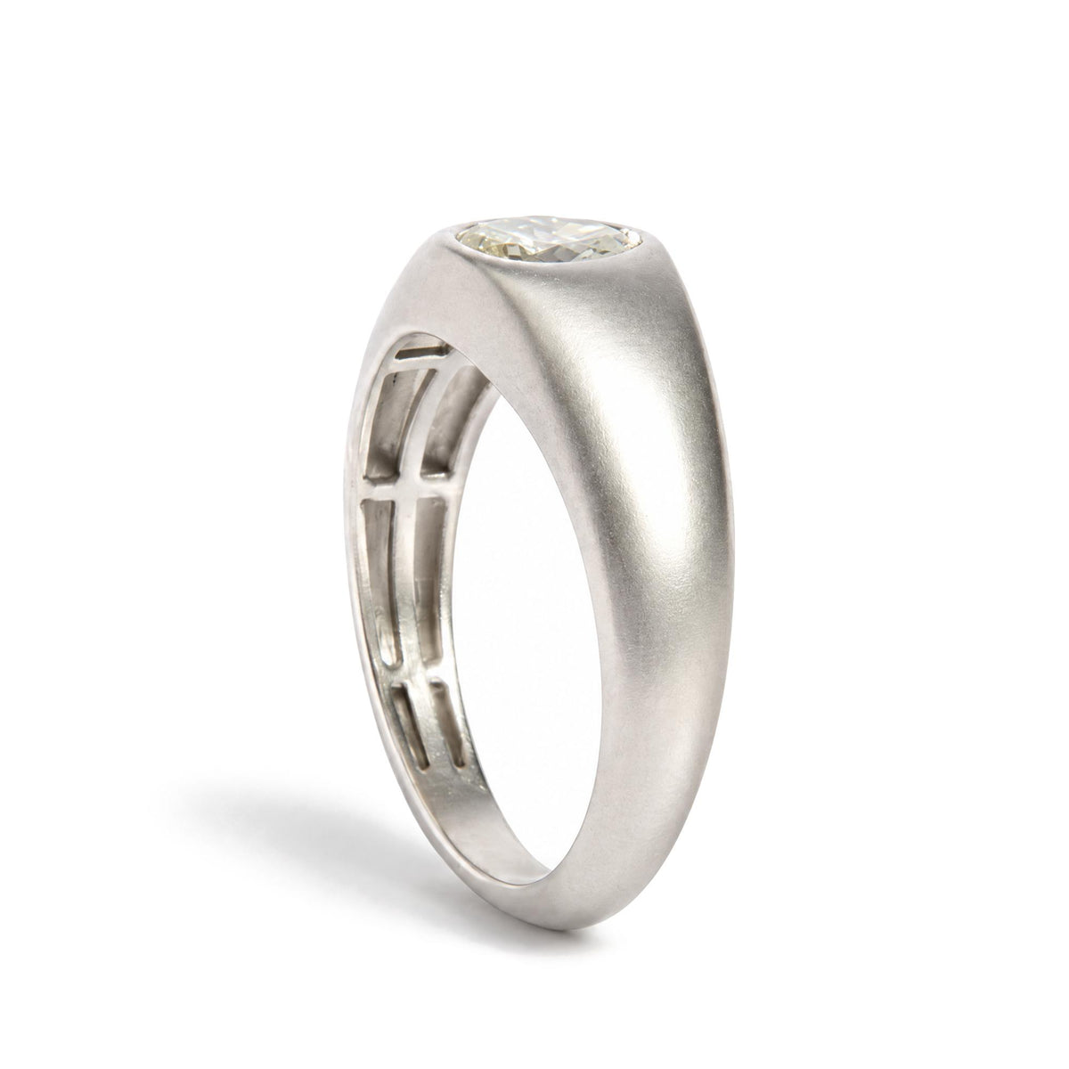 18K White Gold 1/2 Cttw Pear-Shaped Diamond Bezel-Set Solitaire Ring with Tapered Band