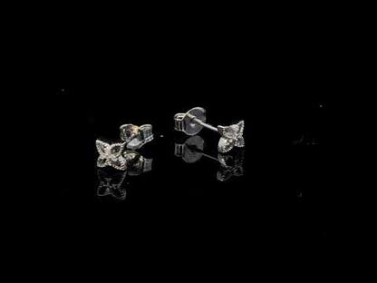 Rotating video showing the jewelry item