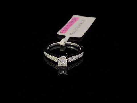 Rotating video showing the jewelry item