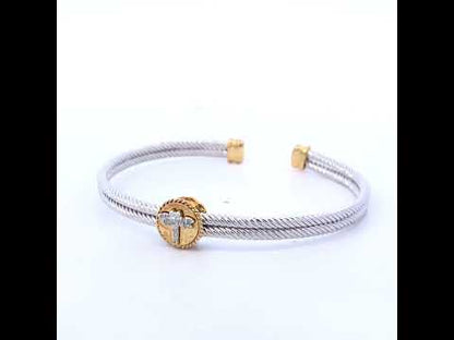 Rotating video showing the jewelry item