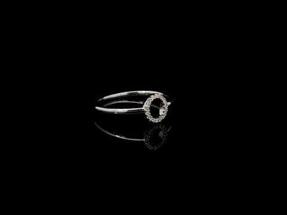 Rotating video showing the jewelry item