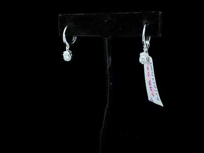 Rotating video showing the jewelry item