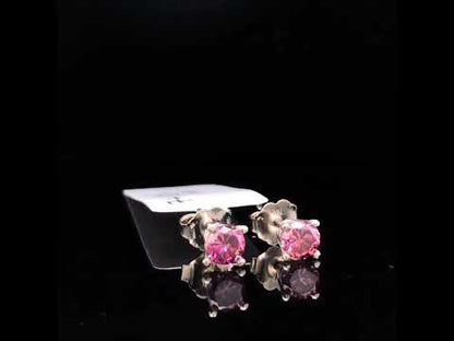 Rotating video showing the jewelry item