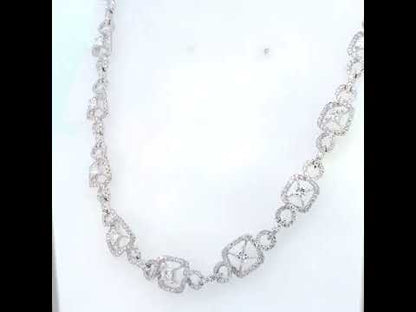 Rotating video showing the jewelry item