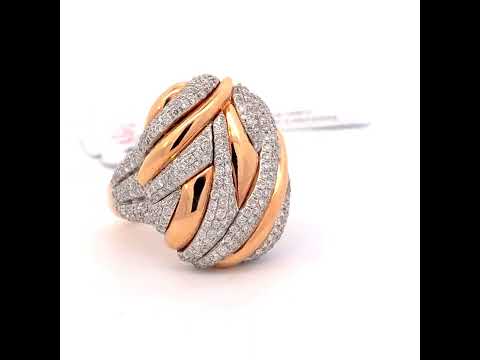 Rotating video showing the jewelry item