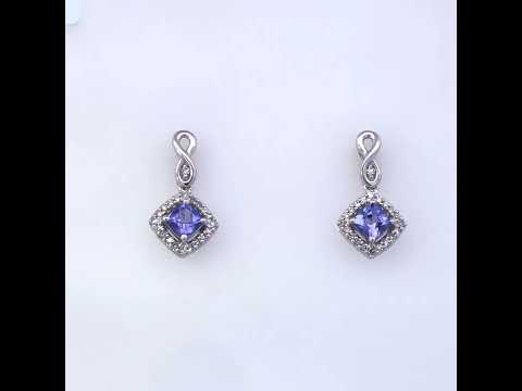 Rotating video showing the jewelry item