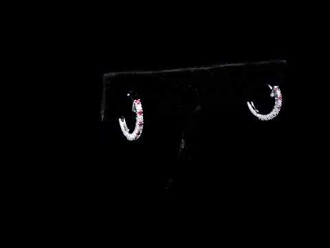 Rotating video showing the jewelry item