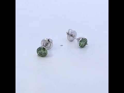 Rotating video showing the jewelry item