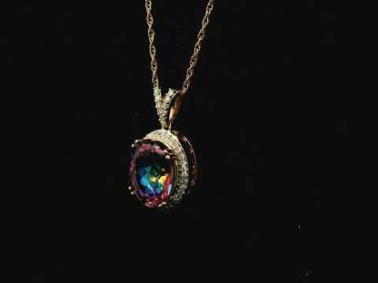 Rotating video showing the jewelry item