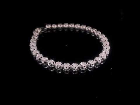 Rotating video showing the jewelry item