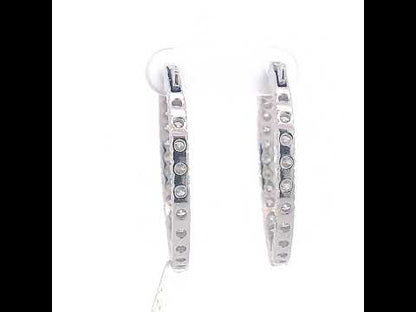 Rotating video showing the jewelry item