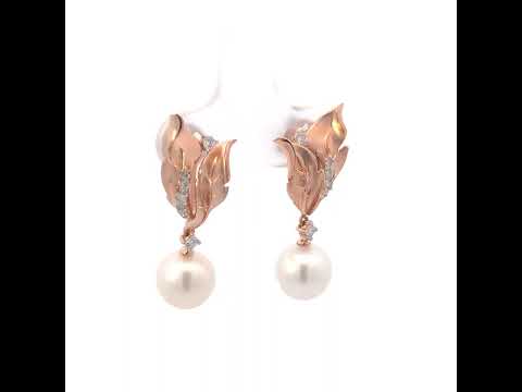 Rotating video showing the jewelry item