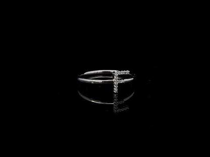 Rotating video showing the jewelry item
