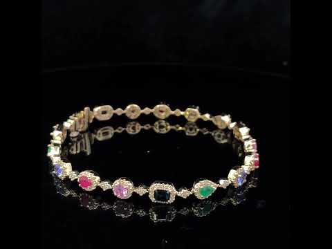 Rotating video showing the jewelry item