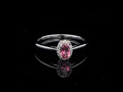 Rotating video showing the jewelry item