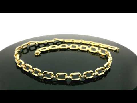 Rotating video showing the jewelry item