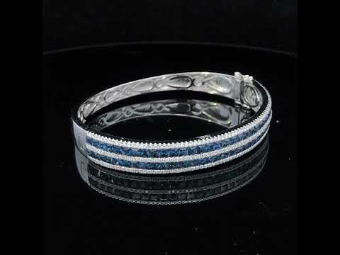 Rotating video showing the jewelry item