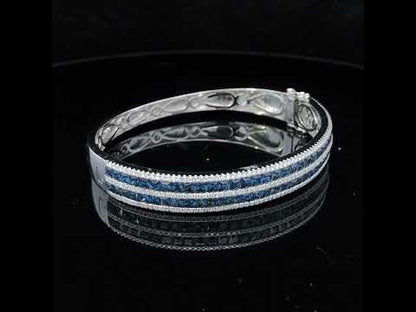 Rotating video showing the jewelry item