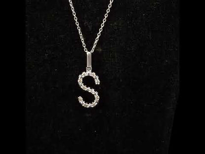 Rotating video showing the jewelry item