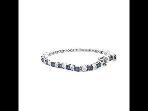 Rotating video showing the jewelry item