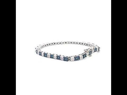 Rotating video showing the jewelry item