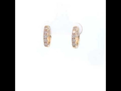 Rotating video showing the jewelry item