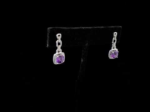 Rotating video showing the jewelry item