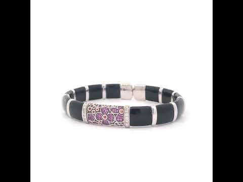 Rotating video showing the jewelry item