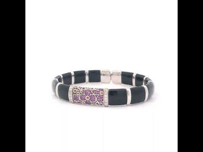 Rotating video showing the jewelry item