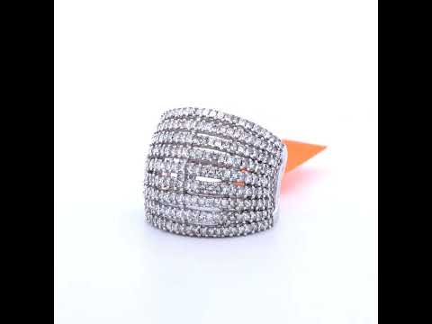 Rotating video showing the jewelry item