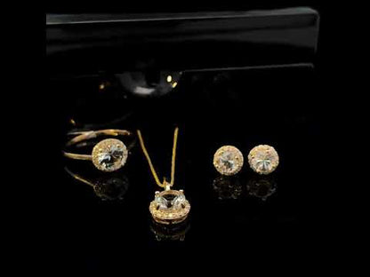 Rotating video showing the jewelry item