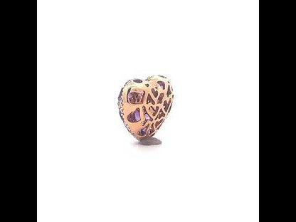 Rotating video showing the jewelry item