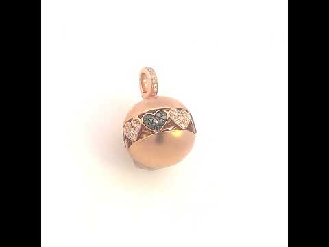 Rotating video showing the jewelry item