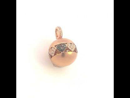 Rotating video showing the jewelry item