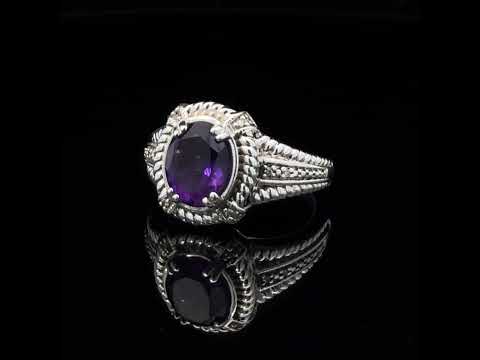 Rotating video showing the jewelry item