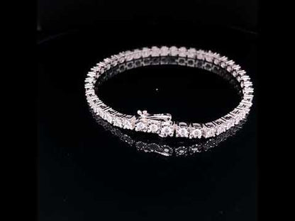 Rotating video showing the jewelry item