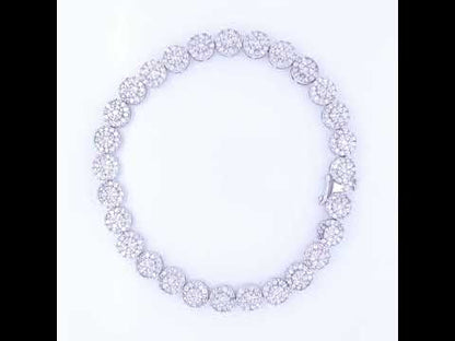 Rotating video showing the jewelry item