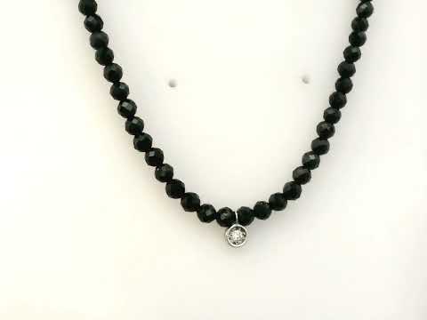 Rotating video showing the jewelry item