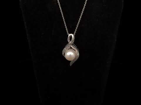 Rotating video showing the jewelry item