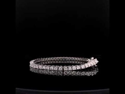 Rotating video showing the jewelry item