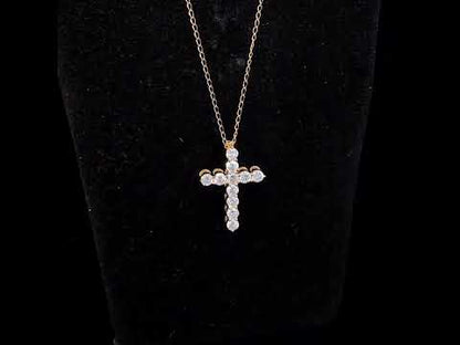 Rotating video showing the jewelry item