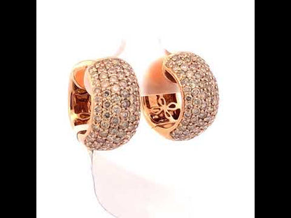 Rotating video showing the jewelry item