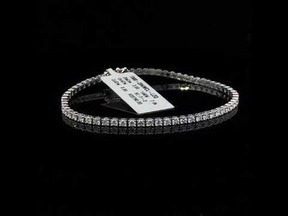 Rotating video showing the jewelry item